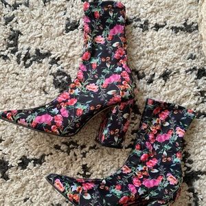 Stretchy floral ankle boots.